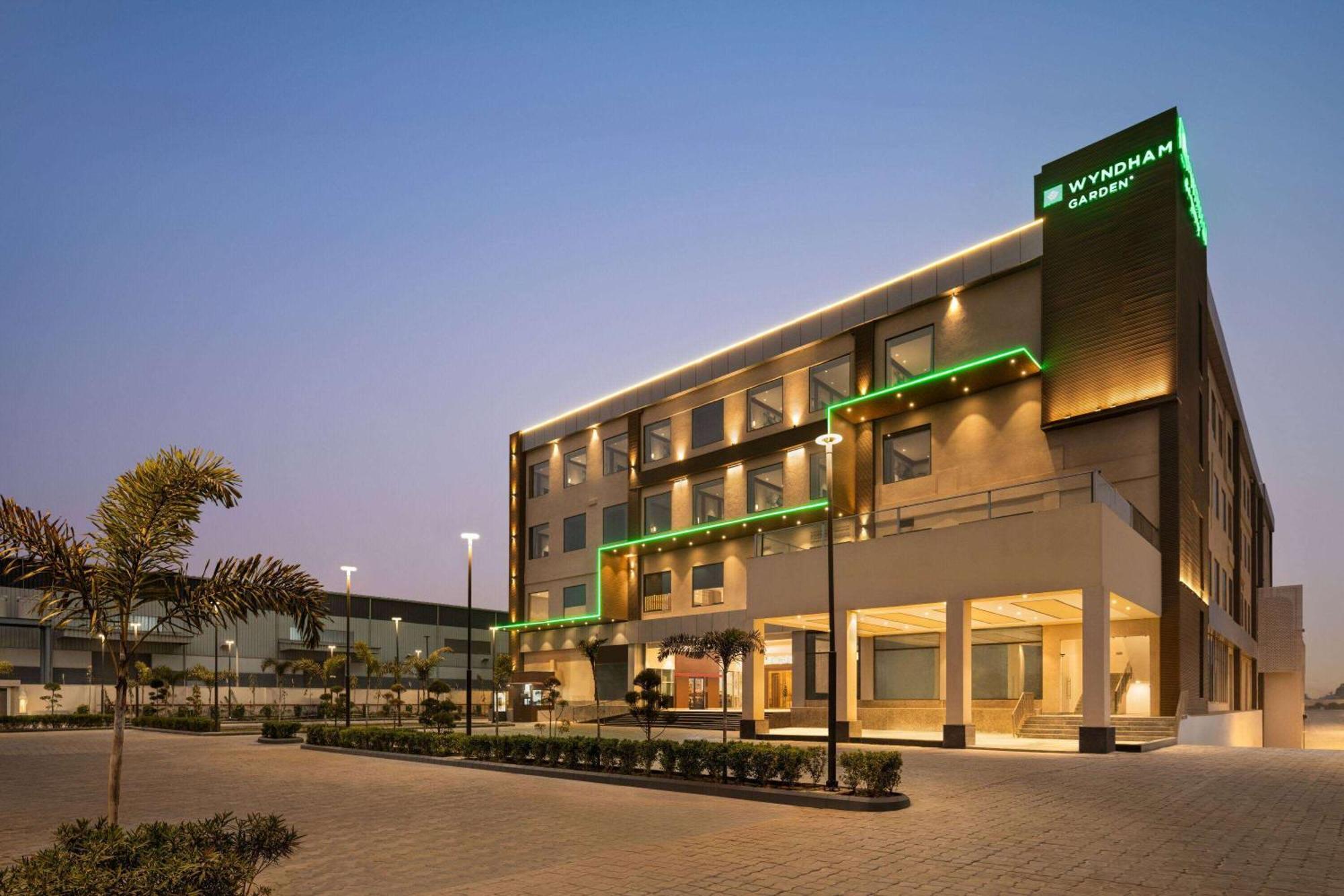 Wyndham Garden Sonipat Murthal Exterior foto